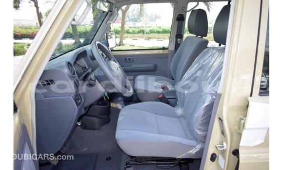 Acheter Import Voiture Toyota Land Cruiser Beige à Import - Dubai, Ali Sabieh Region Acheter Import Voiture Toyota Land Cruiser Beige à Import - Dubai, Ali Sabieh Region