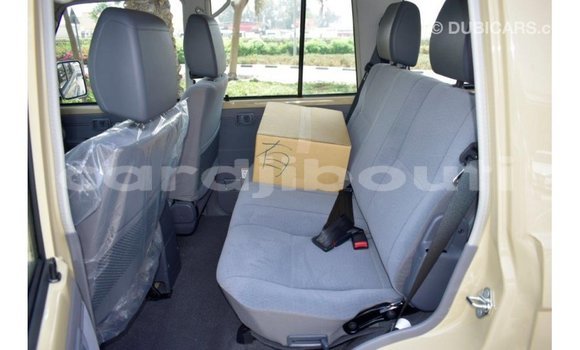 Acheter Import Voiture Toyota Land Cruiser Beige à Import - Dubai, Ali Sabieh Region Acheter Import Voiture Toyota Land Cruiser Beige à Import - Dubai, Ali Sabieh Region