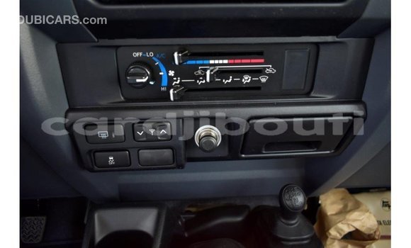 Acheter Import Voiture Toyota Land Cruiser Beige à Import - Dubai, Ali Sabieh Region Acheter Import Voiture Toyota Land Cruiser Beige à Import - Dubai, Ali Sabieh Region