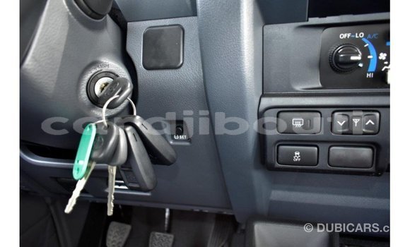 Acheter Import Voiture Toyota Land Cruiser Beige à Import - Dubai, Ali Sabieh Region Acheter Import Voiture Toyota Land Cruiser Beige à Import - Dubai, Ali Sabieh Region