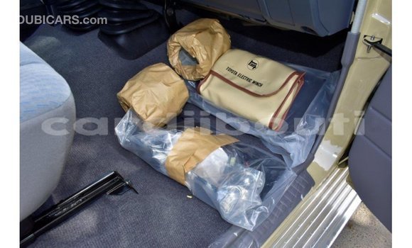 Acheter Import Voiture Toyota Land Cruiser Beige à Import - Dubai, Ali Sabieh Region Acheter Import Voiture Toyota Land Cruiser Beige à Import - Dubai, Ali Sabieh Region