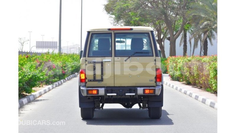 Big with watermark toyota land cruiser ali sabieh region import dubai 1961