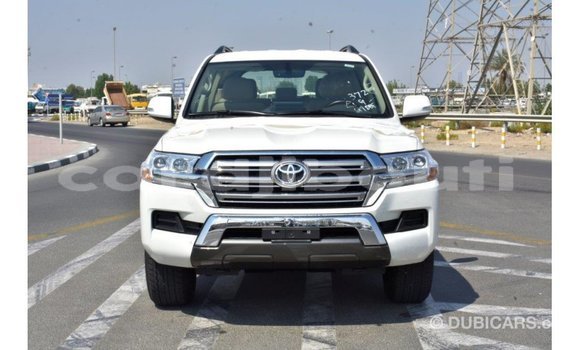 Acheter Import Voiture Toyota Land Cruiser Blanc à Import - Dubai, Ali Sabieh Region Acheter Import Voiture Toyota Land Cruiser Blanc à Import - Dubai, Ali Sabieh Region