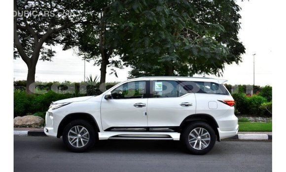 Acheter Import Voiture Toyota Fortuner Blanc à Import - Dubai, Ali Sabieh Region Acheter Import Voiture Toyota Fortuner Blanc à Import - Dubai, Ali Sabieh Region