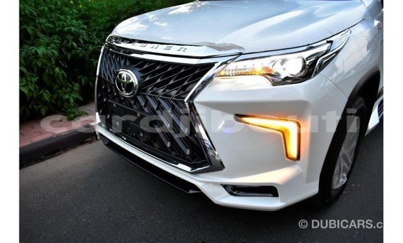 Acheter Import Voiture Toyota Fortuner Blanc à Import - Dubai, Ali Sabieh Region Acheter Import Voiture Toyota Fortuner Blanc à Import - Dubai, Ali Sabieh Region