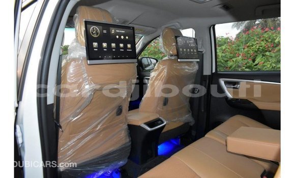 Acheter Import Voiture Toyota Fortuner Blanc à Import - Dubai, Ali Sabieh Region Acheter Import Voiture Toyota Fortuner Blanc à Import - Dubai, Ali Sabieh Region