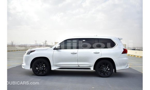 Acheter Import Voiture Lexus LX Blanc à Import - Dubai, Ali Sabieh Region Acheter Import Voiture Lexus LX Blanc à Import - Dubai, Ali Sabieh Region