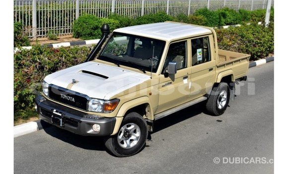 Acheter Import Voiture Toyota Land Cruiser Beige à Import - Dubai, Ali Sabieh Region Acheter Import Voiture Toyota Land Cruiser Beige à Import - Dubai, Ali Sabieh Region