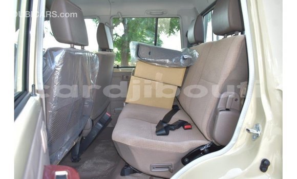 Acheter Import Voiture Toyota Land Cruiser Beige à Import - Dubai, Ali Sabieh Region Acheter Import Voiture Toyota Land Cruiser Beige à Import - Dubai, Ali Sabieh Region