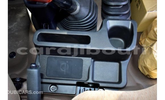 Acheter Import Voiture Toyota Land Cruiser Beige à Import - Dubai, Ali Sabieh Region Acheter Import Voiture Toyota Land Cruiser Beige à Import - Dubai, Ali Sabieh Region