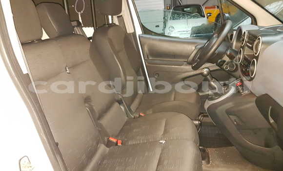 Acheter Occasion Utilitaire Citroen Berlingo Blanc à Dorra, Tadjourah Acheter Occasion Utilitaire Citroen Berlingo Blanc à Dorra, Tadjourah