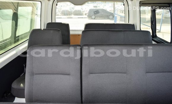 Acheter Import Voiture Toyota Hiace Blanc à Import - Dubai, Ali Sabieh Region Acheter Import Voiture Toyota Hiace Blanc à Import - Dubai, Ali Sabieh Region