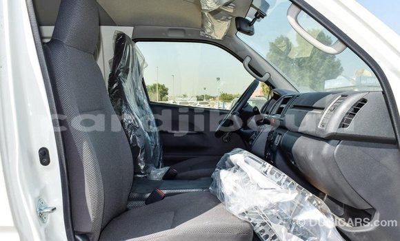 Acheter Import Voiture Toyota Hiace Blanc à Import - Dubai, Ali Sabieh Region Acheter Import Voiture Toyota Hiace Blanc à Import - Dubai, Ali Sabieh Region