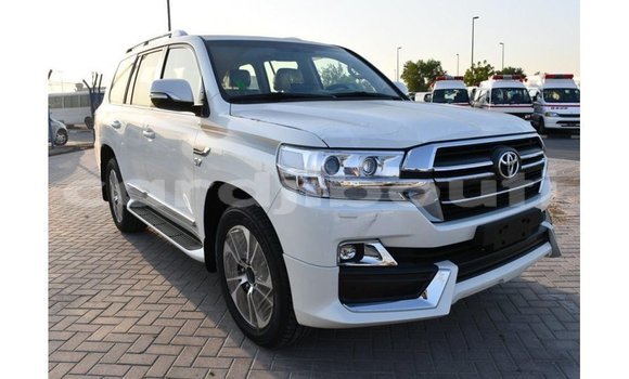 Buy Import Toyota Land Cruiser White Car in Import - Dubai in Ali Sabieh Region Buy Import Toyota Land Cruiser White Car in Import - Dubai in Ali Sabieh Region