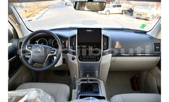 Buy Import Toyota Land Cruiser White Car in Import - Dubai in Ali Sabieh Region Buy Import Toyota Land Cruiser White Car in Import - Dubai in Ali Sabieh Region