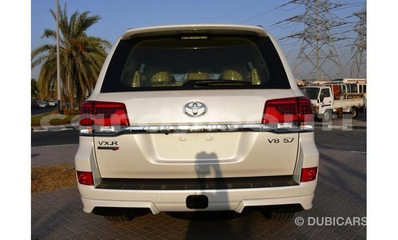 Buy Import Toyota Land Cruiser White Car in Import - Dubai in Ali Sabieh Region Buy Import Toyota Land Cruiser White Car in Import - Dubai in Ali Sabieh Region