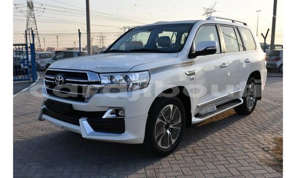 Buy Import Toyota Land Cruiser White Car in Import - Dubai in Ali Sabieh Region Buy Import Toyota Land Cruiser White Car in Import - Dubai in Ali Sabieh Region
