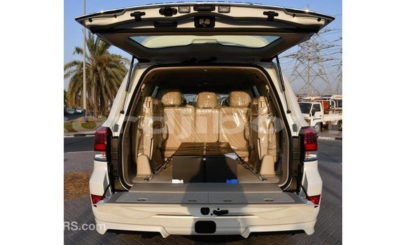 Buy Import Toyota Land Cruiser White Car in Import - Dubai in Ali Sabieh Region Buy Import Toyota Land Cruiser White Car in Import - Dubai in Ali Sabieh Region
