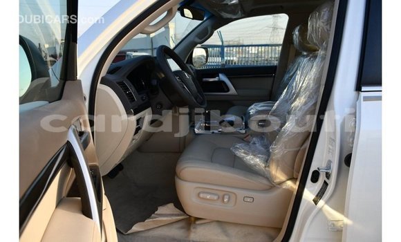 Buy Import Toyota Land Cruiser White Car in Import - Dubai in Ali Sabieh Region Buy Import Toyota Land Cruiser White Car in Import - Dubai in Ali Sabieh Region
