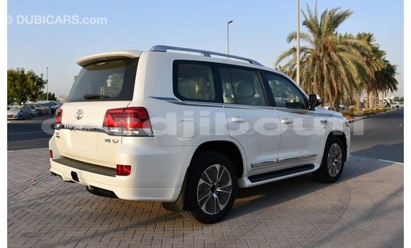 Buy Import Toyota Land Cruiser White Car in Import - Dubai in Ali Sabieh Region Buy Import Toyota Land Cruiser White Car in Import - Dubai in Ali Sabieh Region