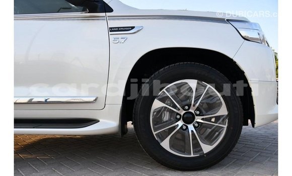 Buy Import Toyota Land Cruiser White Car in Import - Dubai in Ali Sabieh Region Buy Import Toyota Land Cruiser White Car in Import - Dubai in Ali Sabieh Region