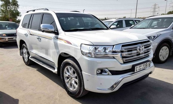 Buy Import Toyota Land Cruiser White Car in Import - Dubai in Ali Sabieh Region Buy Import Toyota Land Cruiser White Car in Import - Dubai in Ali Sabieh Region