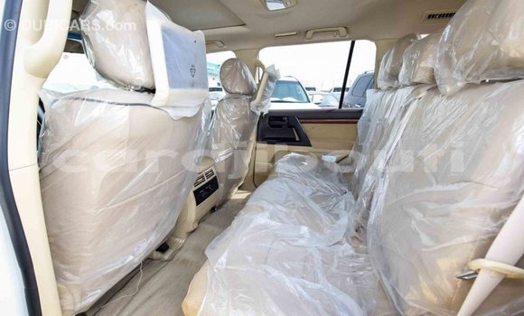 Buy Import Toyota Land Cruiser White Car in Import - Dubai in Ali Sabieh Region Buy Import Toyota Land Cruiser White Car in Import - Dubai in Ali Sabieh Region