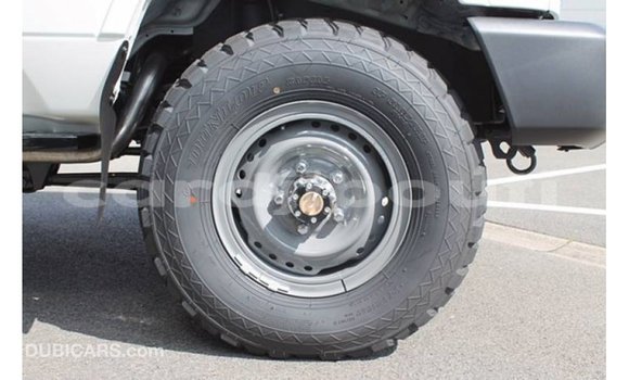 Acheter Import Voiture Toyota Land Cruiser Blanc à Import - Dubai, Ali Sabieh Region Acheter Import Voiture Toyota Land Cruiser Blanc à Import - Dubai, Ali Sabieh Region
