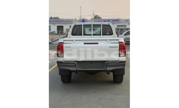 Acheter Import Voiture Toyota Hilux Blanc à Import - Dubai, Ali Sabieh Region Acheter Import Voiture Toyota Hilux Blanc à Import - Dubai, Ali Sabieh Region