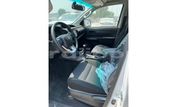 Acheter Import Voiture Toyota Hilux Blanc à Import - Dubai, Ali Sabieh Region Acheter Import Voiture Toyota Hilux Blanc à Import - Dubai, Ali Sabieh Region