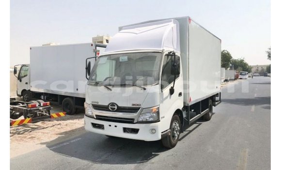 Acheter Import Utilitaire Hino 300 Series Blanc à Import - Dubai, Ali Sabieh Region