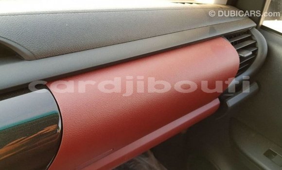 Acheter Import Voiture Toyota Hilux Noir à Import - Dubai, Ali Sabieh Region Acheter Import Voiture Toyota Hilux Noir à Import - Dubai, Ali Sabieh Region