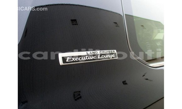 Acheter Import Voiture Toyota Land Cruiser Noir à Import - Dubai, Ali Sabieh Region Acheter Import Voiture Toyota Land Cruiser Noir à Import - Dubai, Ali Sabieh Region