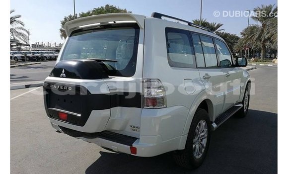 Acheter Import Voiture Mitsubishi Pajero Blanc à Import - Dubai, Ali Sabieh Region Acheter Import Voiture Mitsubishi Pajero Blanc à Import - Dubai, Ali Sabieh Region