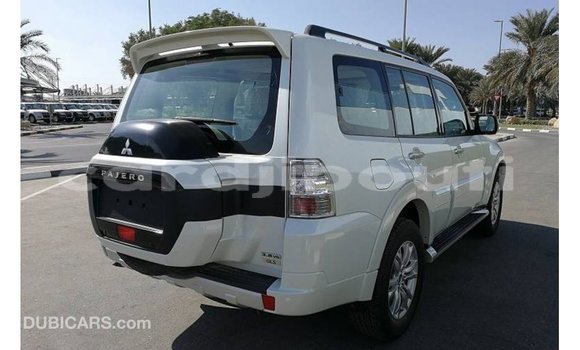 Acheter Import Voiture Mitsubishi Pajero Blanc à Import - Dubai, Ali Sabieh Region Acheter Import Voiture Mitsubishi Pajero Blanc à Import - Dubai, Ali Sabieh Region