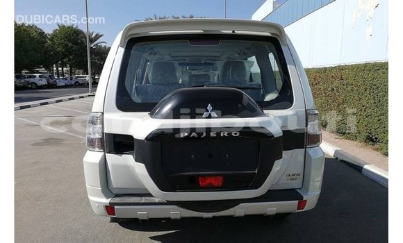 Acheter Import Voiture Mitsubishi Pajero Blanc à Import - Dubai, Ali Sabieh Region Acheter Import Voiture Mitsubishi Pajero Blanc à Import - Dubai, Ali Sabieh Region