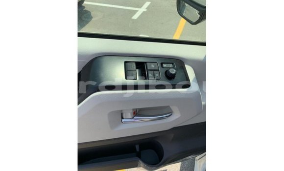 Acheter Import Voiture Toyota Hiace Blanc à Import - Dubai, Ali Sabieh Region Acheter Import Voiture Toyota Hiace Blanc à Import - Dubai, Ali Sabieh Region