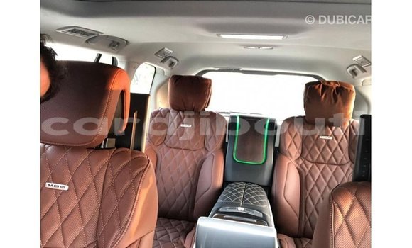 Acheter Import Voiture Toyota Land Cruiser Noir à Import - Dubai, Ali Sabieh Region Acheter Import Voiture Toyota Land Cruiser Noir à Import - Dubai, Ali Sabieh Region