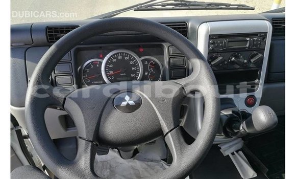 Acheter Import Voiture Mitsubishi Carisma Blanc à Import - Dubai, Ali Sabieh Region Acheter Import Voiture Mitsubishi Carisma Blanc à Import - Dubai, Ali Sabieh Region