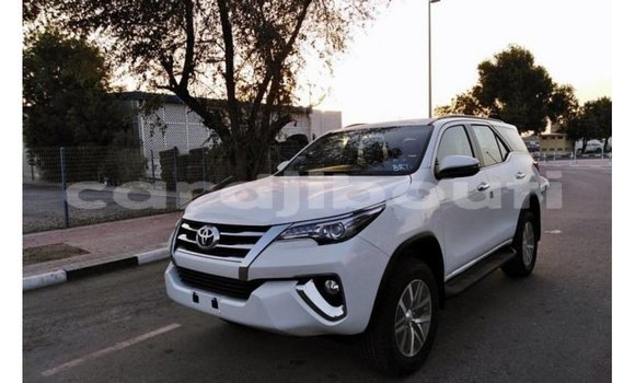 Acheter Import Voiture Toyota Fortuner Blanc à Import - Dubai, Ali Sabieh Region Acheter Import Voiture Toyota Fortuner Blanc à Import - Dubai, Ali Sabieh Region