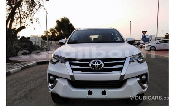 Acheter Import Voiture Toyota Fortuner Blanc à Import - Dubai, Ali Sabieh Region Acheter Import Voiture Toyota Fortuner Blanc à Import - Dubai, Ali Sabieh Region