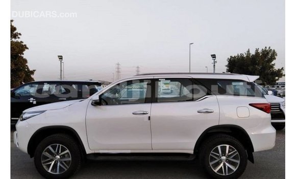 Acheter Import Voiture Toyota Fortuner Blanc à Import - Dubai, Ali Sabieh Region Acheter Import Voiture Toyota Fortuner Blanc à Import - Dubai, Ali Sabieh Region
