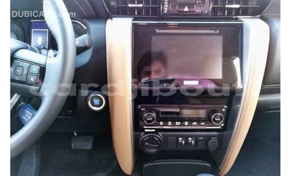 Acheter Import Voiture Toyota Fortuner Blanc à Import - Dubai, Ali Sabieh Region Acheter Import Voiture Toyota Fortuner Blanc à Import - Dubai, Ali Sabieh Region