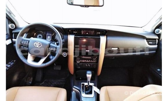 Acheter Import Voiture Toyota Fortuner Blanc à Import - Dubai, Ali Sabieh Region Acheter Import Voiture Toyota Fortuner Blanc à Import - Dubai, Ali Sabieh Region