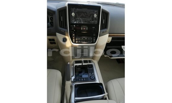 Buy Import Toyota Land Cruiser White Car in Import - Dubai in Ali Sabieh Region Buy Import Toyota Land Cruiser White Car in Import - Dubai in Ali Sabieh Region