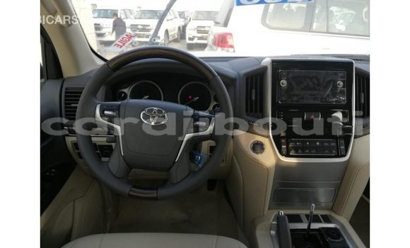 Buy Import Toyota Land Cruiser White Car in Import - Dubai in Ali Sabieh Region Buy Import Toyota Land Cruiser White Car in Import - Dubai in Ali Sabieh Region