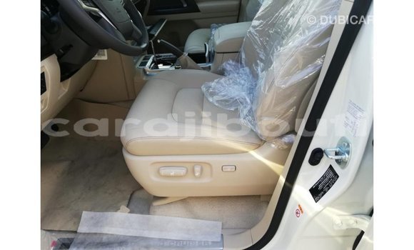 Buy Import Toyota Land Cruiser White Car in Import - Dubai in Ali Sabieh Region Buy Import Toyota Land Cruiser White Car in Import - Dubai in Ali Sabieh Region
