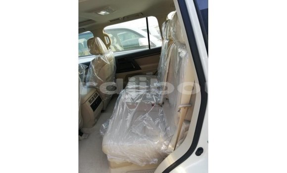 Buy Import Toyota Land Cruiser White Car in Import - Dubai in Ali Sabieh Region Buy Import Toyota Land Cruiser White Car in Import - Dubai in Ali Sabieh Region