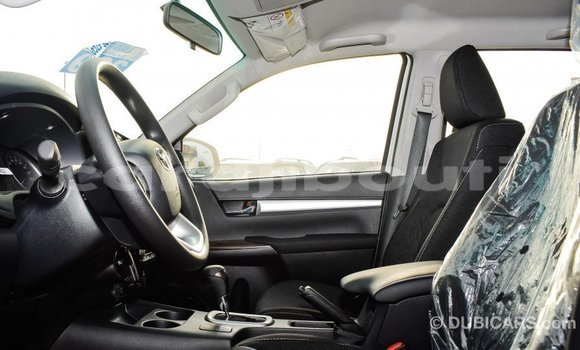 Acheter Import Voiture Toyota Hilux Blanc à Import - Dubai, Ali Sabieh Region Acheter Import Voiture Toyota Hilux Blanc à Import - Dubai, Ali Sabieh Region