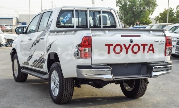 Acheter Import Voiture Toyota Hilux Blanc à Import - Dubai, Ali Sabieh Region Acheter Import Voiture Toyota Hilux Blanc à Import - Dubai, Ali Sabieh Region